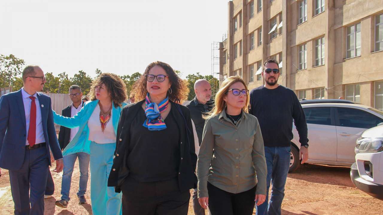 Prefeita Flávia Moretti recebe ministra e destaca avanço das obras em Várzea Grande