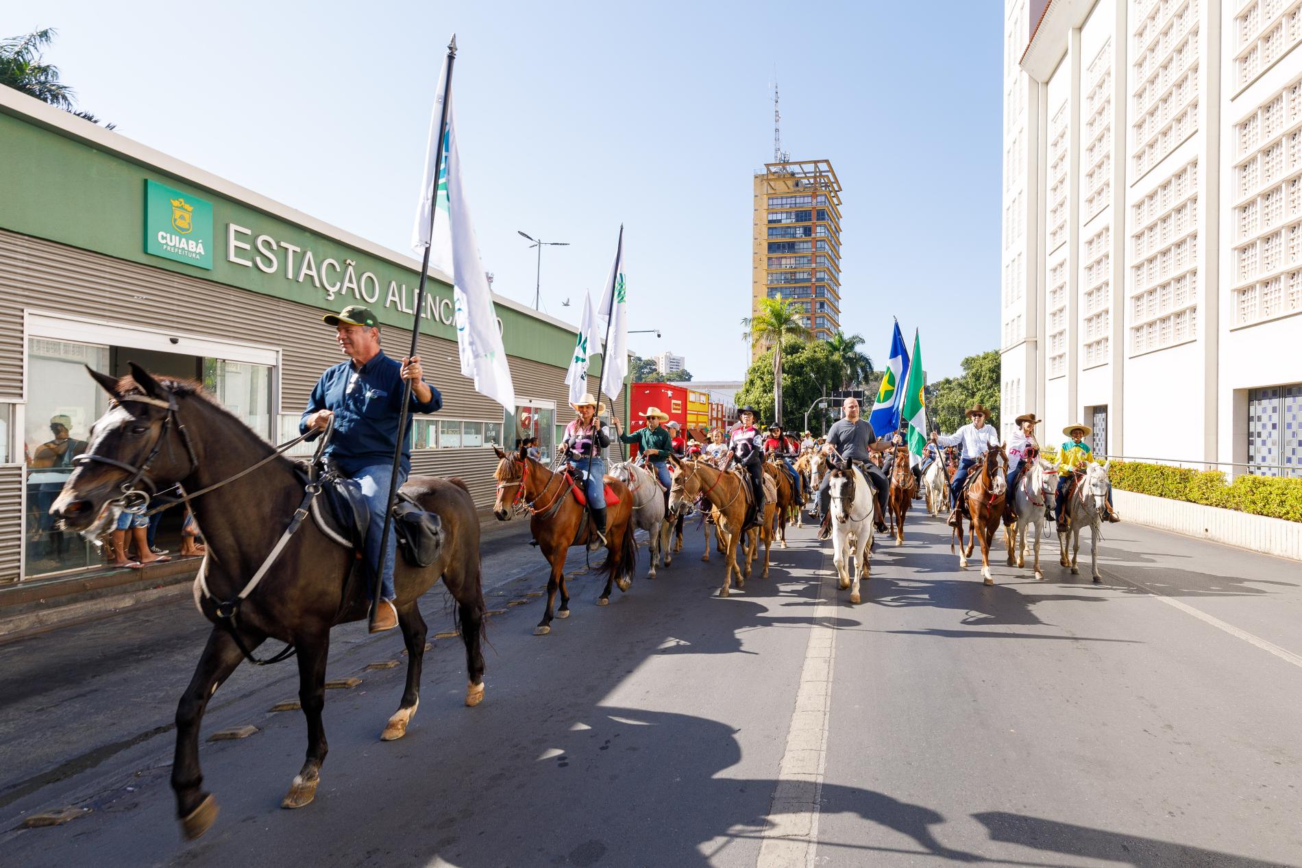Cavalgada da Expoagro tem participação histórica do prefeito da capital