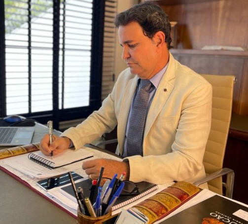 Dr. Ocimar Carneiro de Campos PRECATÓRIOS SOLUÇÃO OU ARMADILHA FISCAL O QUE EMPRESÁRIOS PRECISAM SABER ANTES DE USAR CRÉDITOS EM DÍVIDAS COM A UNIÃO