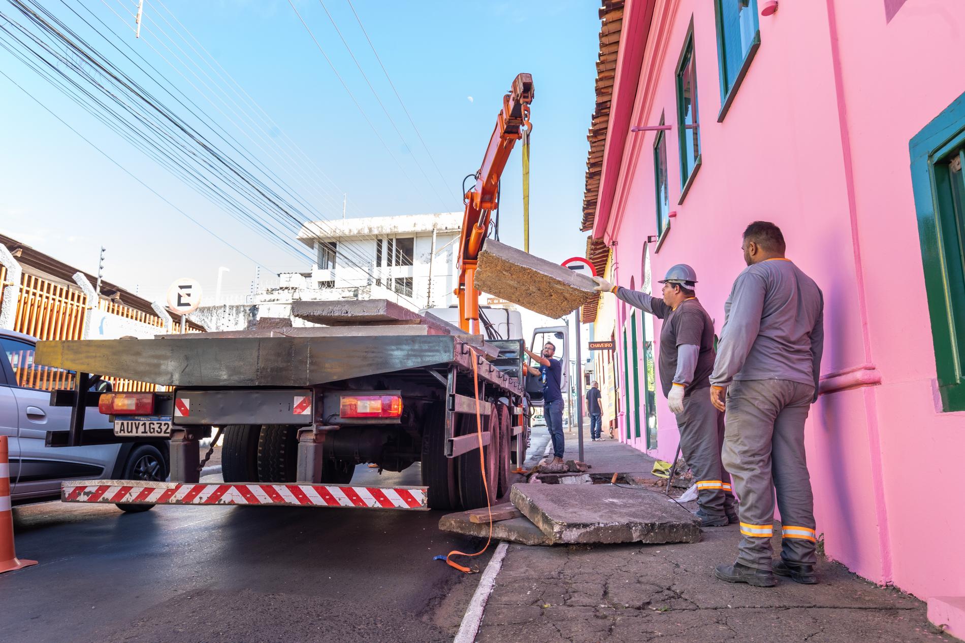 Cuiabá inicia restauração de 300 bocas-de-lobo danificadas