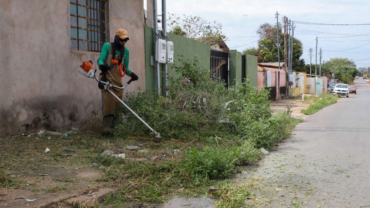 Prefeitura intensifica serviços de zeladoria em diversos bairros de Várzea Grande