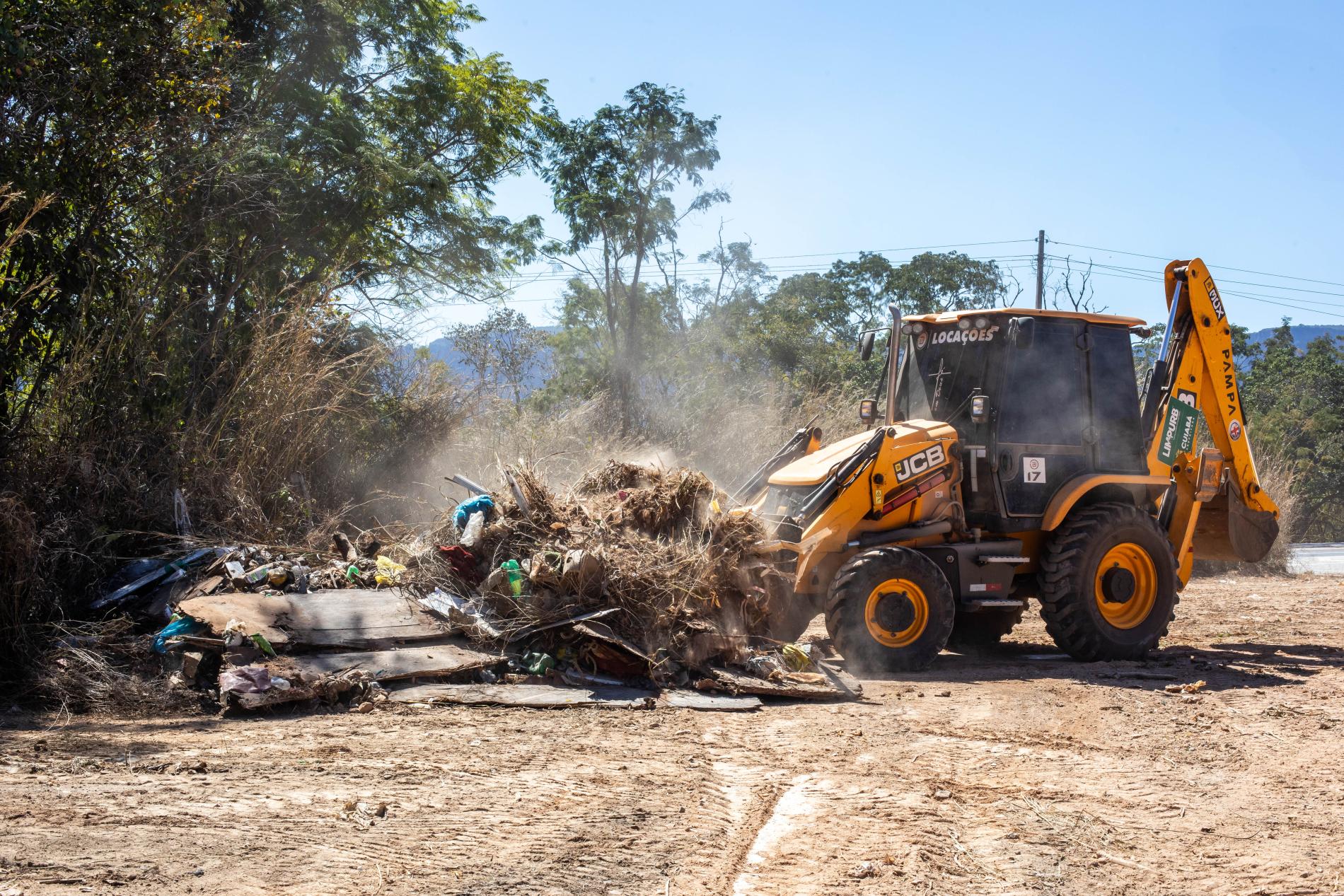 Limpurb retira 127 toneladas de descarte irregular em três bairros de Cuiabá