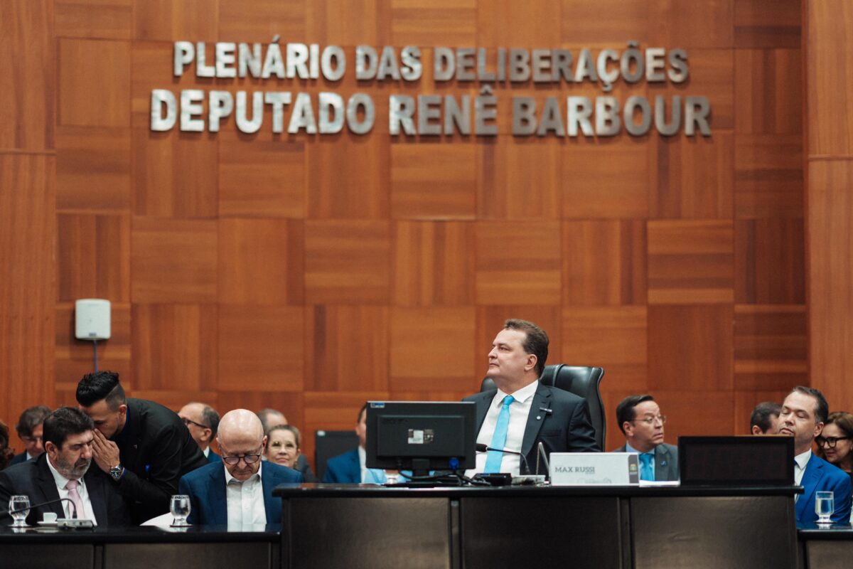 Max Russi marca os 190 anos da ALMT com discurso de responsabilidade