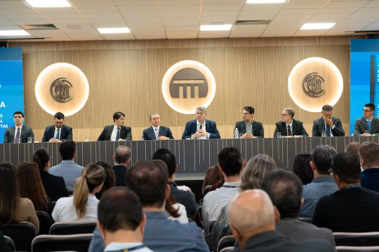 TCE-MT reúne juristas e autoridades em lançamento de obra sobre processo legal