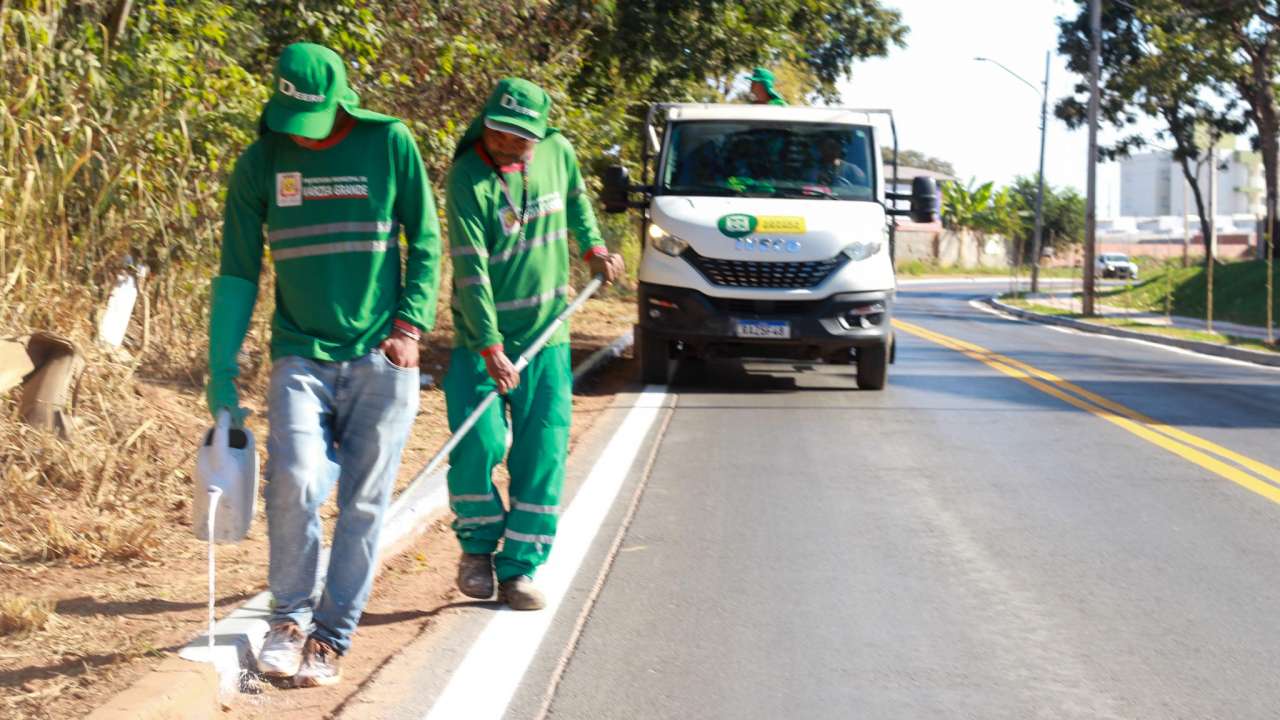 Prefeitura realiza serviços urbanos em diversos bairros nesta sexta-feira, dia 8