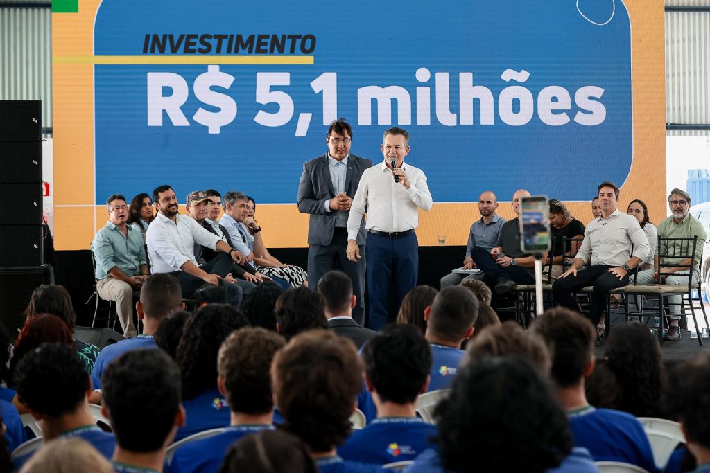 Governador anuncia licitação e 100% das escolas estaduais terão quadras