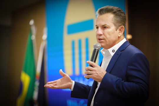 Governador destaca papel do Poder Público no desenvolvimento socioeconômico das cidades, em MBA do TCE-MT