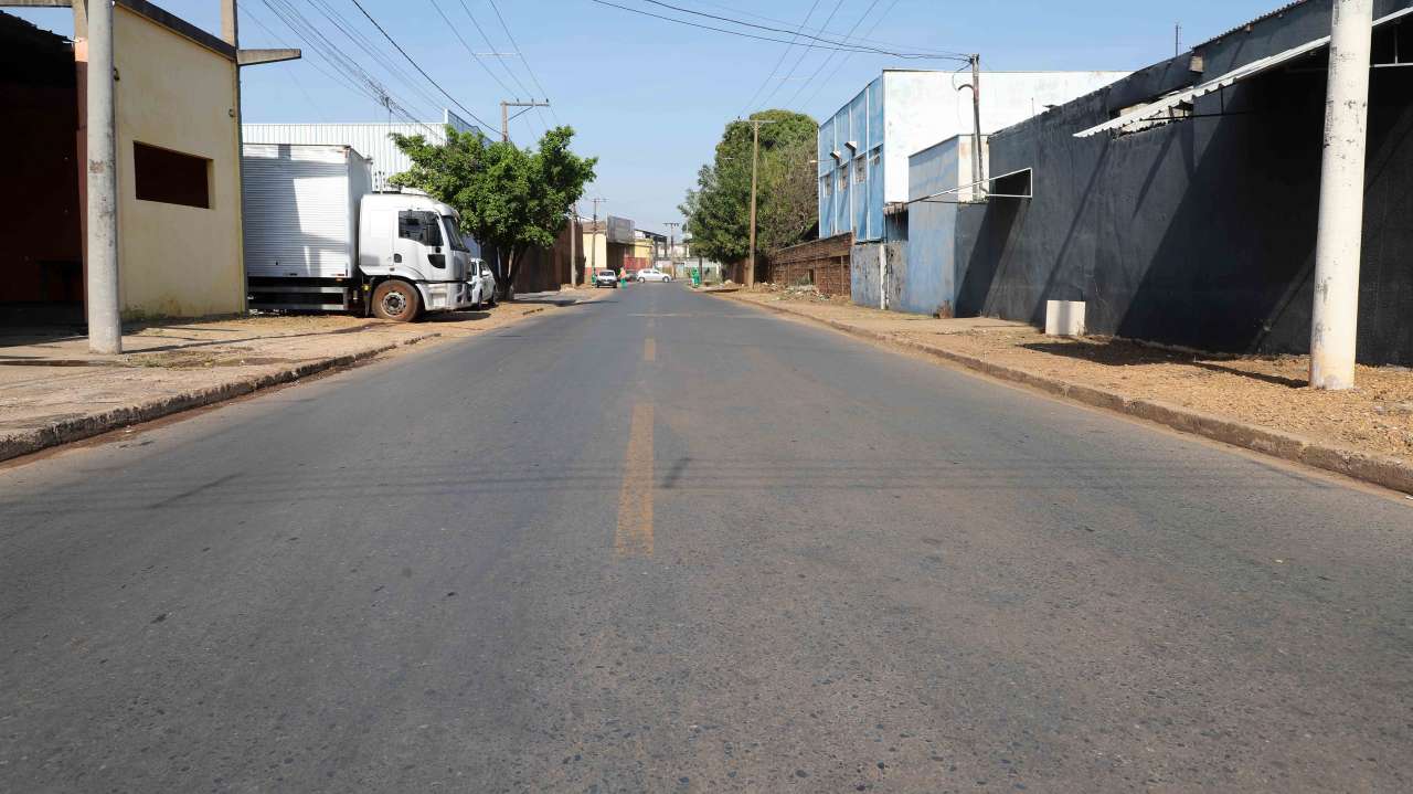 Prefeitura intensifica serviços de zeladoria em diversos bairros nesta quinta-feira