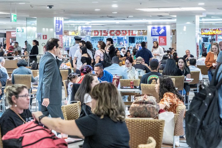 População do Brasil alcança marca de 213,4 milhões de habitantes, divulga IBGE