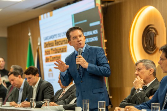 Sérgio Ricardo lança livro que consolida direito processual de contas