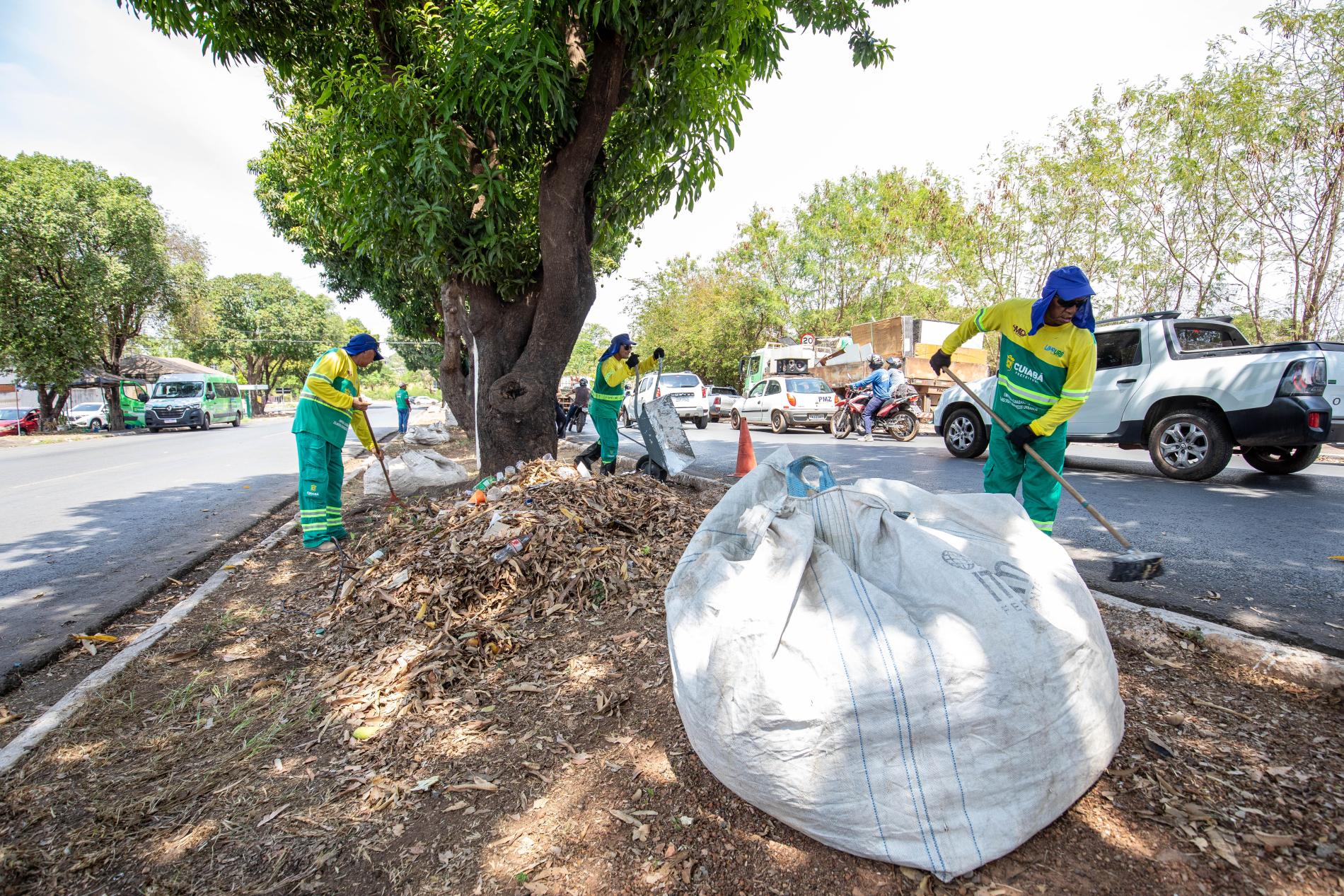 Prefeitura de Cuiabá inicia operação de limpeza na região do CPA