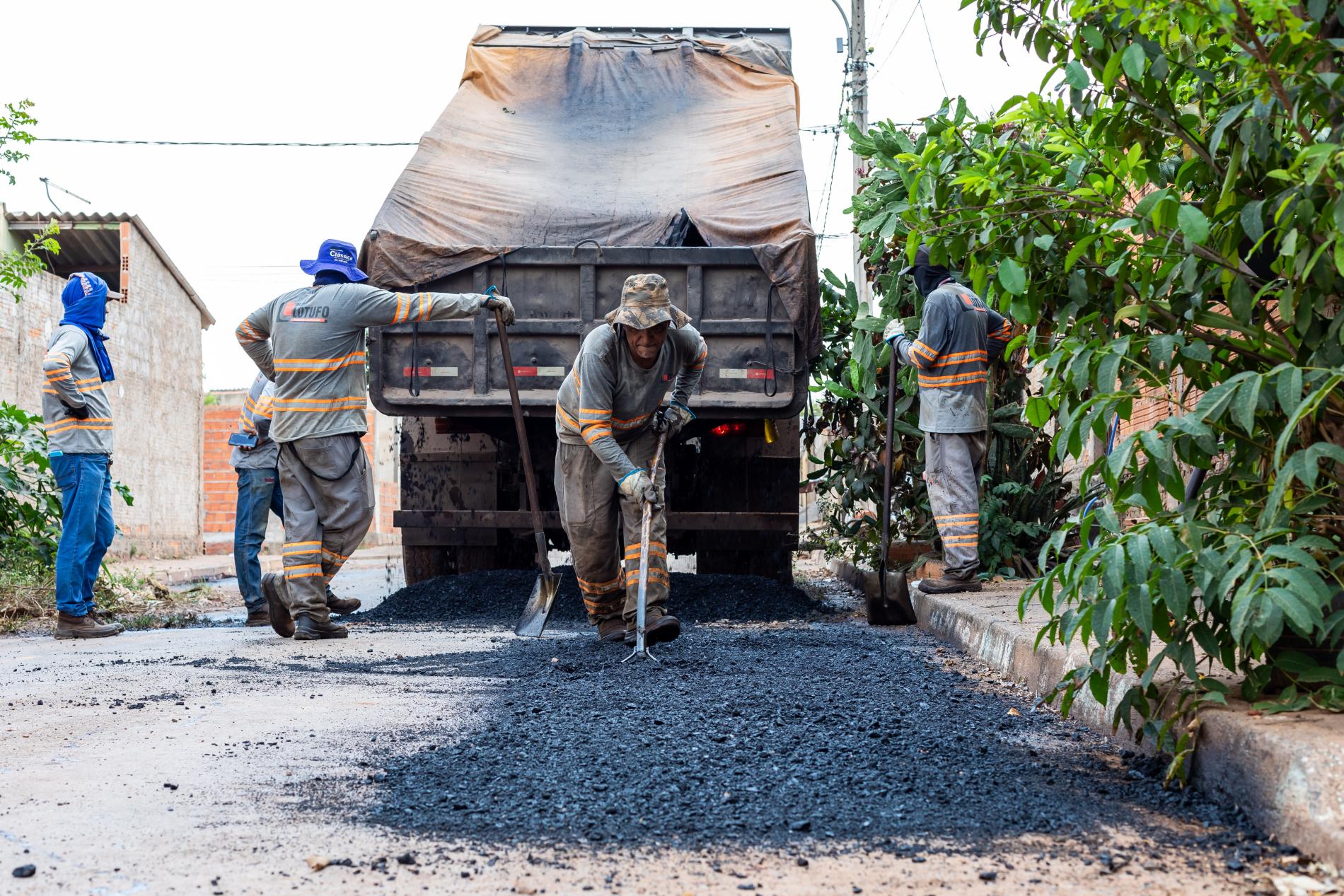 Prefeitura de Cuiabá recupera mais de 77 mil pontos com operação tapa-buraco