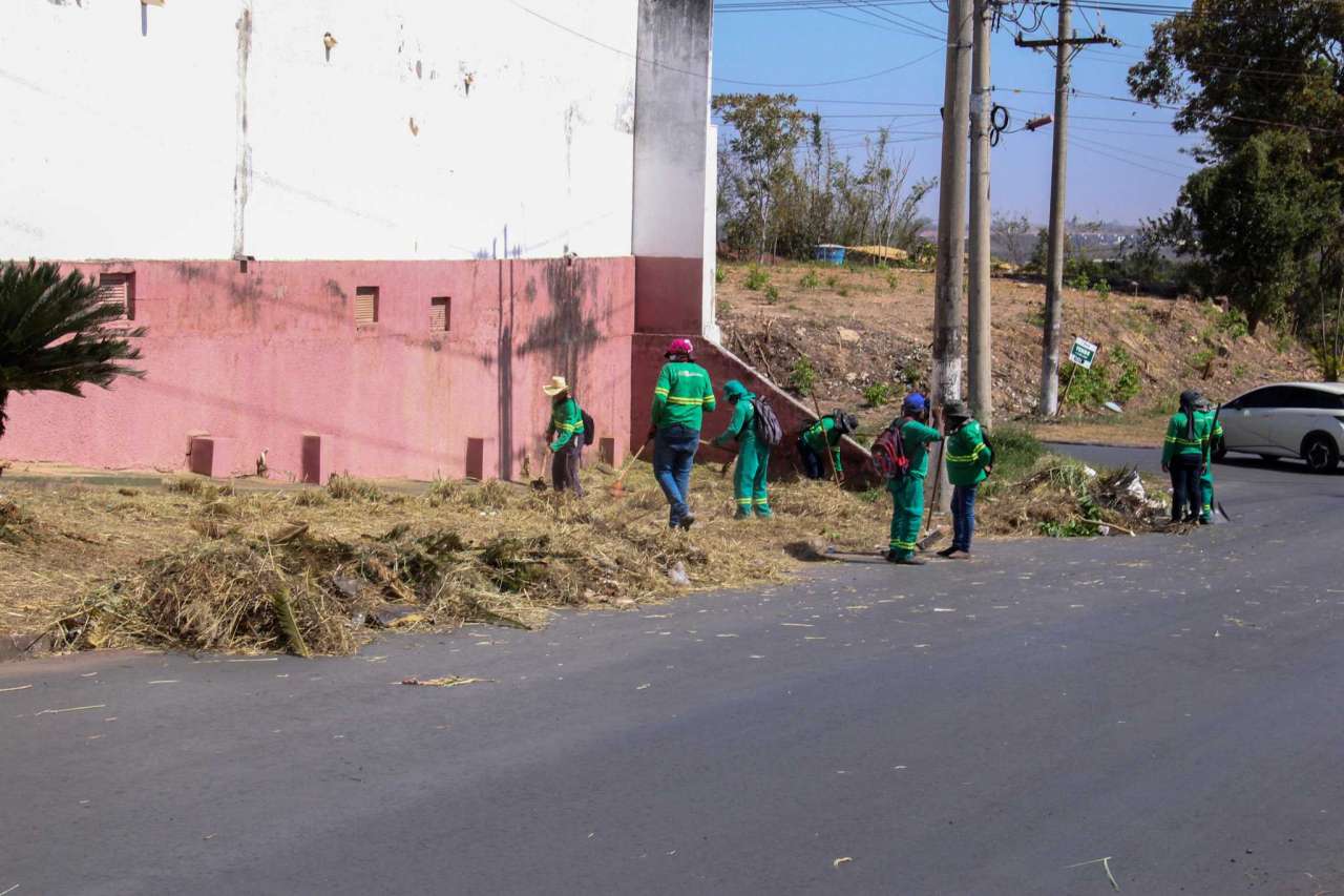 Prefeitura de Várzea Grande intensifica serviços urbanos nesta quarta-feira