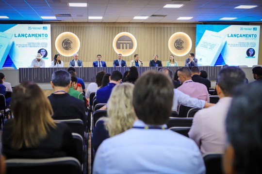 Auditor do TCE-MT lança livro sobre controle não judicial e direito à saúde